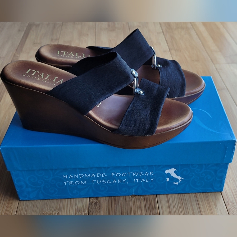 Italian Shoemakers. The Elly wedge in black.